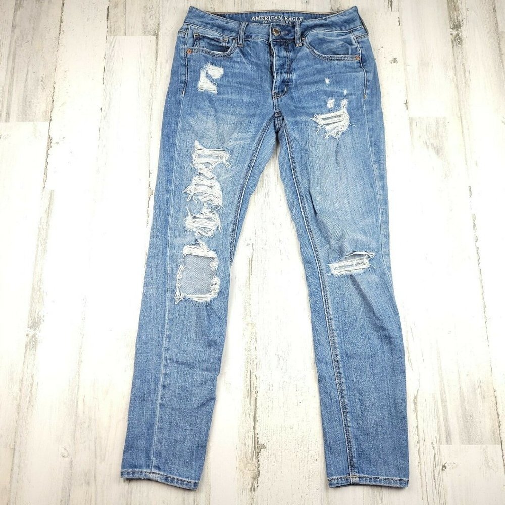 American Eagle Tomgirl Distressed Button Fly Jeans Light Wash Size 2 Regular